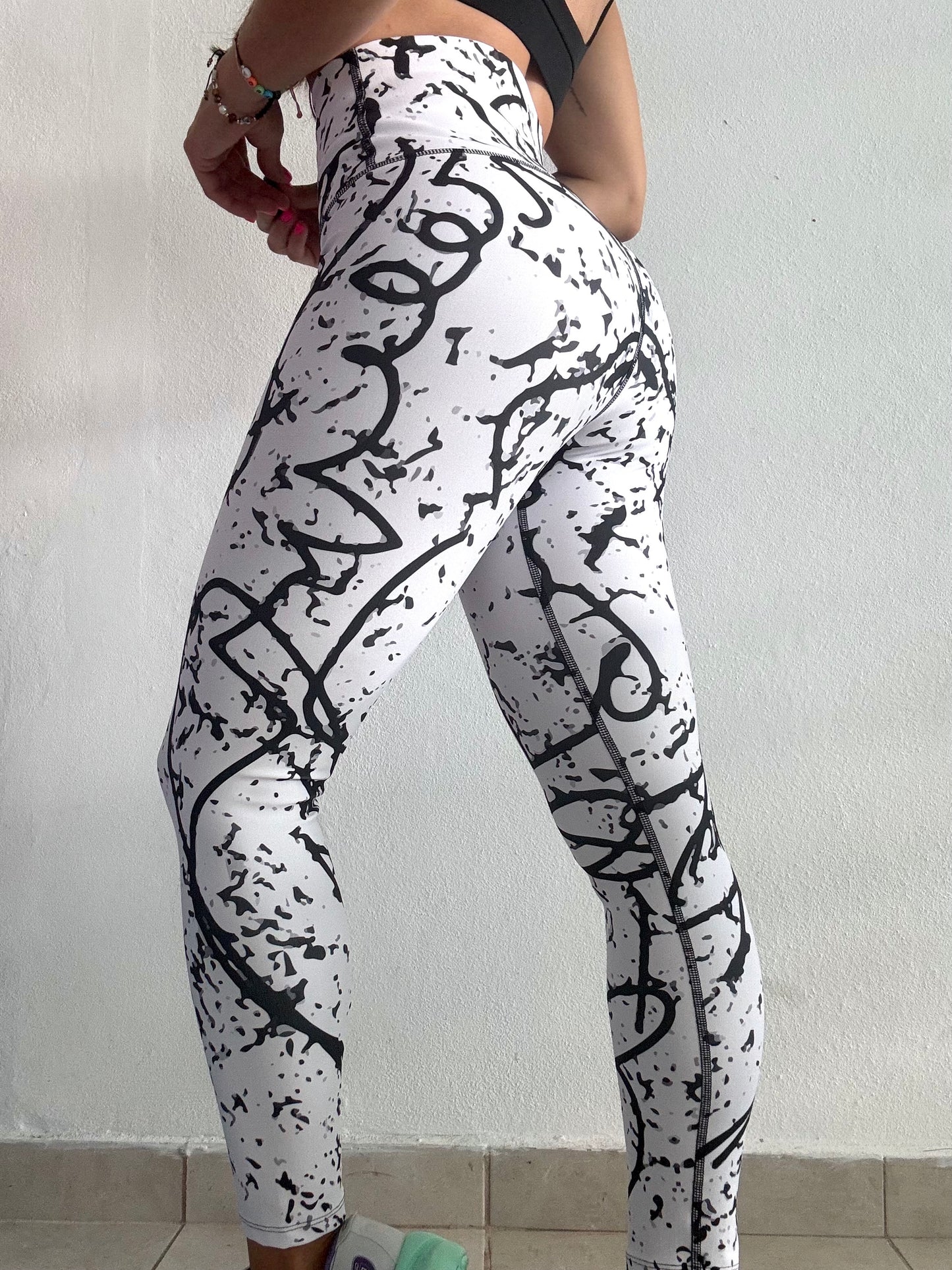 Black in White Legging