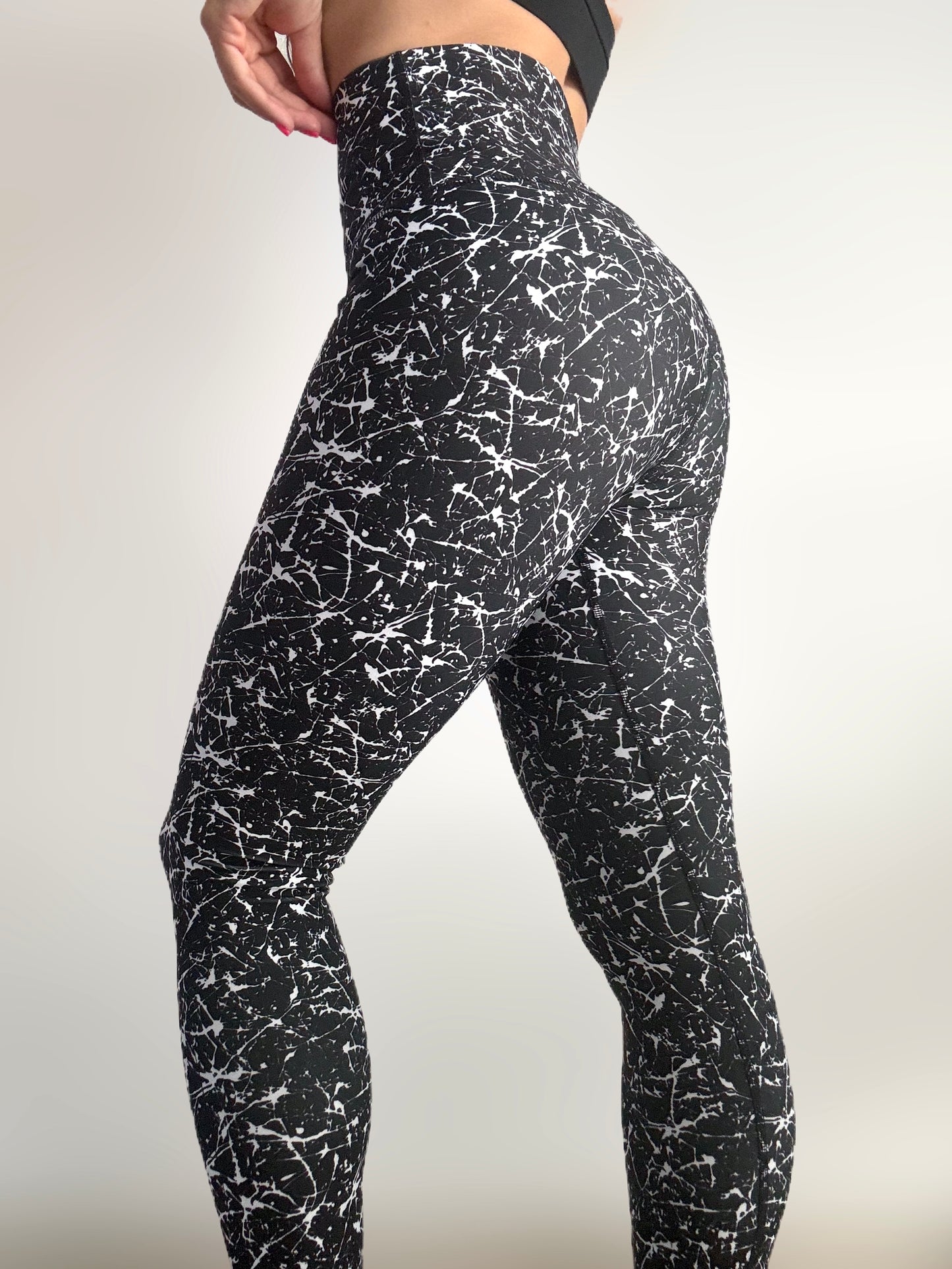 White in Black Legging