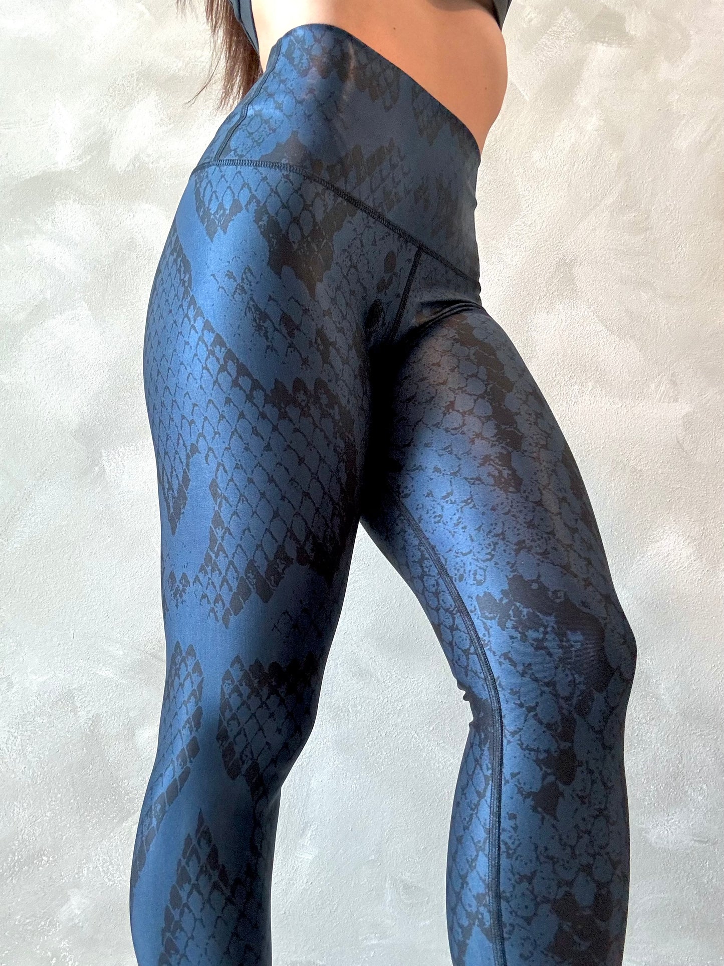 Sapphire Snake Glossy Legging